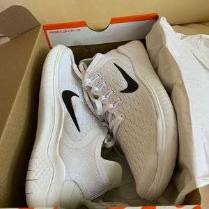 Women’s Nike sneaker
